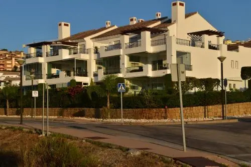 New Modern Villa Elviria, Mairena Pool BBQ&Views