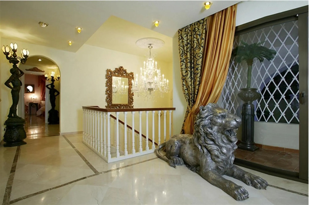 19567 - Unique Luxurious And Palacial Villa