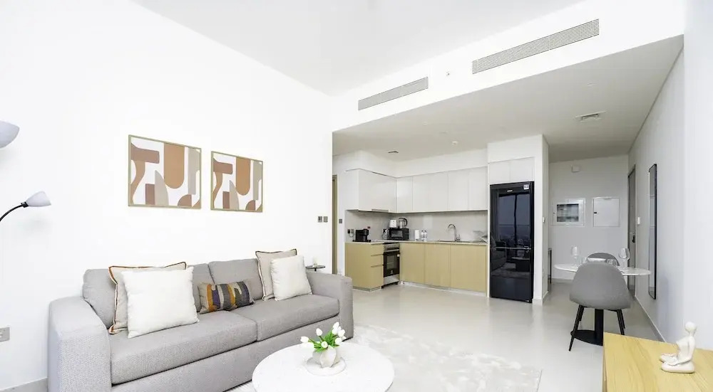 Sleek 1BR in Burj Royale with Canal View