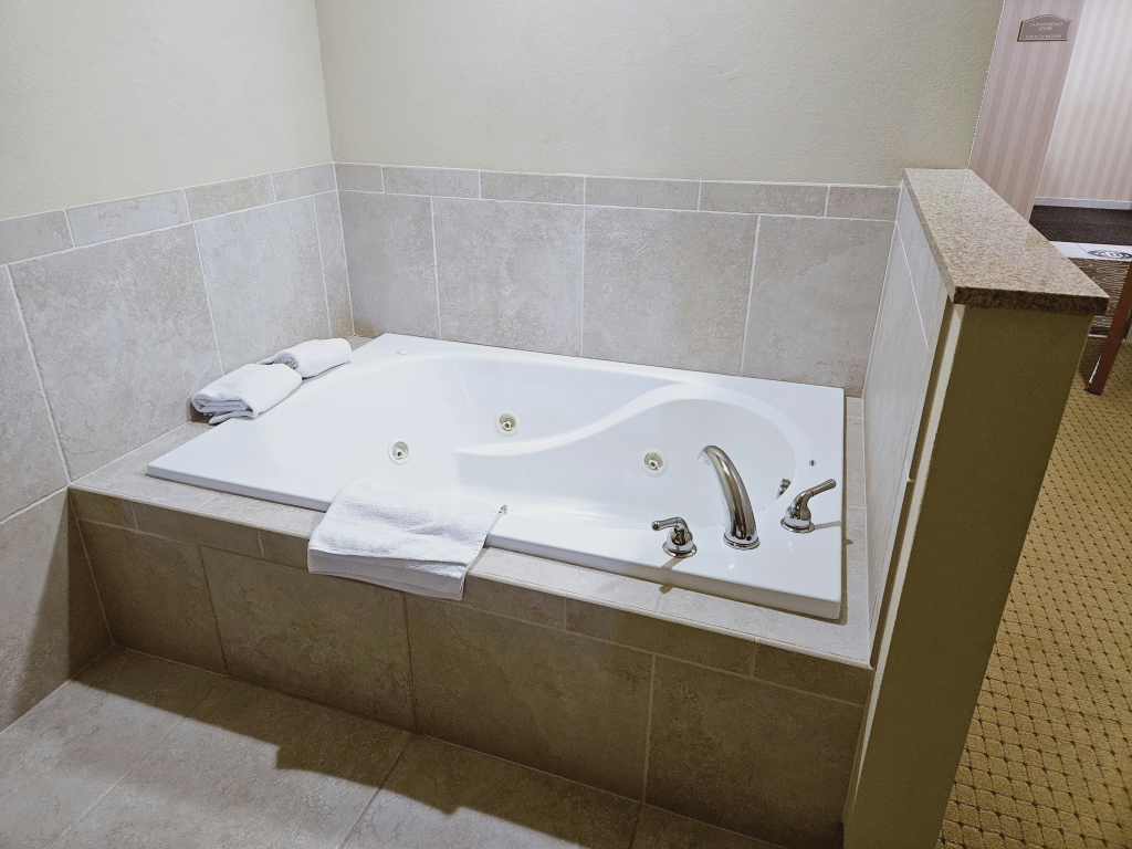 Cobblestone Inn & Suites - Bloomfield