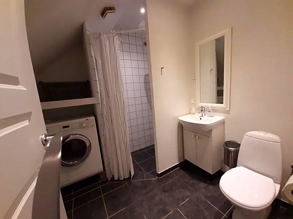 LatterLy Rooms