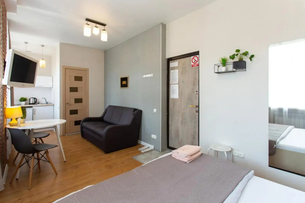 Modern studio beside metro Yaroslava Mudroho, Universytet - Chernyshevska str 95-7
