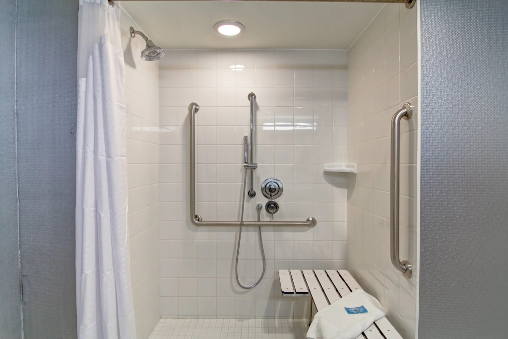 Holiday Inn Express & Suites Oshawa Downtown - Toronto Area by IHG
