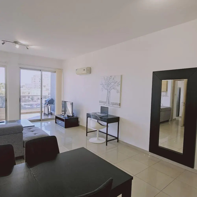 118 LCA - Stay White Petals Apartment