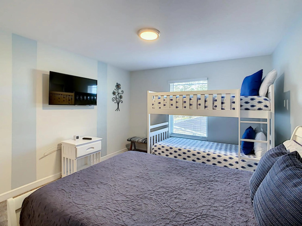Stunning 4BR Townhouse with private pool and free resort amenities