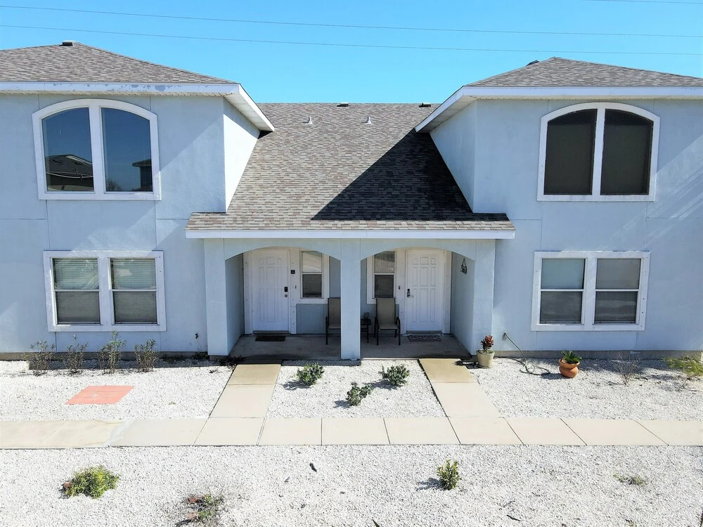 New Owner! 3 Bed, 2.5 Bath Townhouse, Close To Whitecap Beach 3 Bedroom Townhouse by Redawning