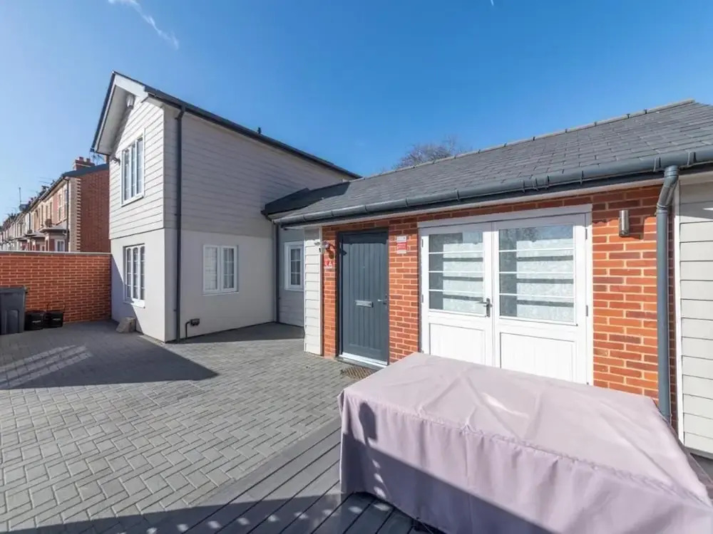 2-bed House in Reading-near Town-sleeps 4