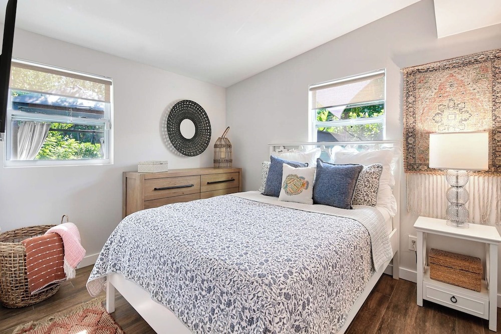 Near Old Naples! Coastal Escape w/ Tropical Patio