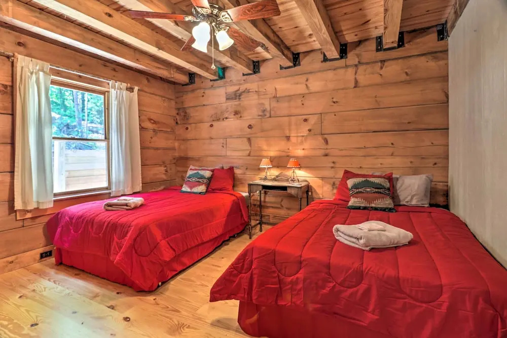Deck + Game Room: Lakefront Landrum Cabin!