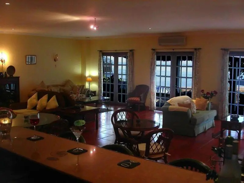Las Flores Country & Beachside Hotel