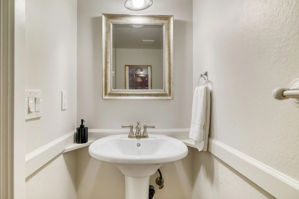 Old Town Treasure by Avantstay Central Location