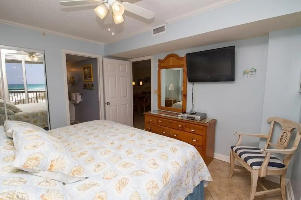 Pelican Beach 0712 2 Bedroom Condo by Pelican Beach Management