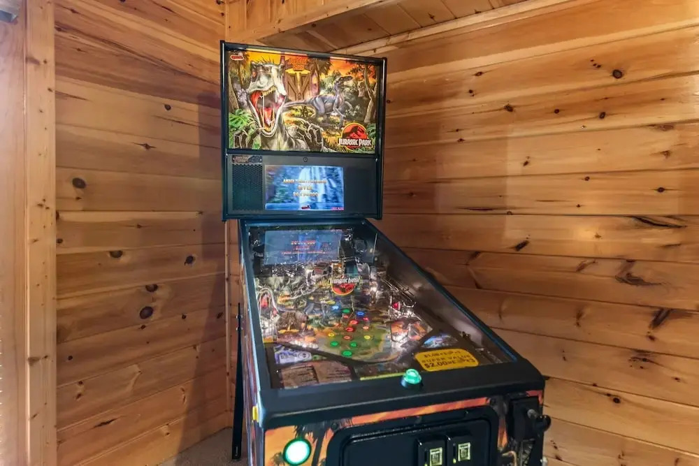 Triple Mountain View Stunning 4 BDR Cabin w/ Private Hot Tub, Game Room