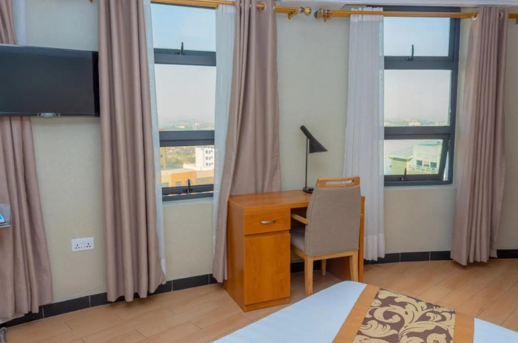 Tropical Plaza Apartments
