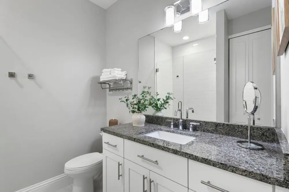 Canopy Cove Stunning 2BR Apt Heart of Downtown