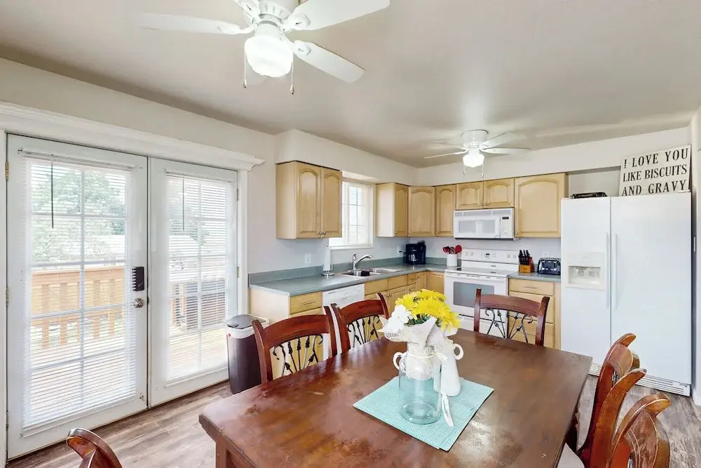 History, Hikes & Cozy Nights: Parowan Gem w/ Deck!