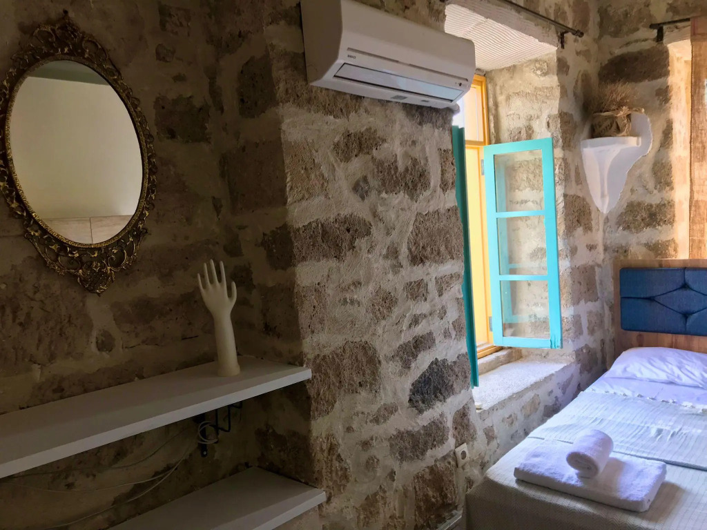 +4 Stone House
