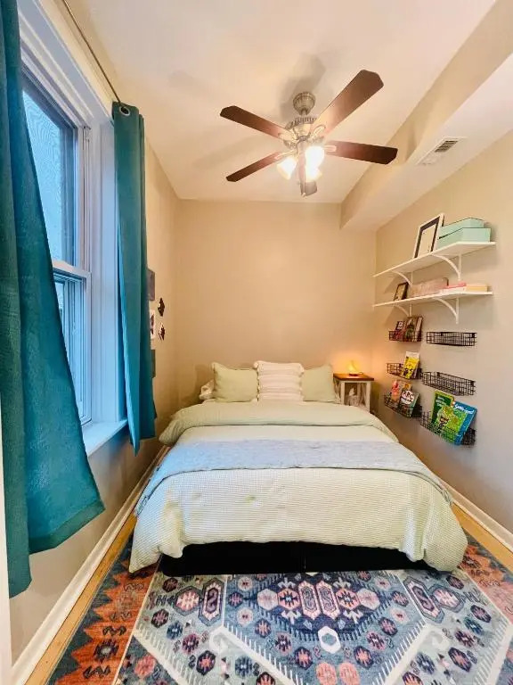 Sunny, Spacious, 3BR 1BA Davlin INN Chicago