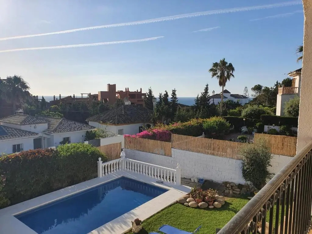 Beautiful 5 Bedroom Villa, Sea Views, Private Pool