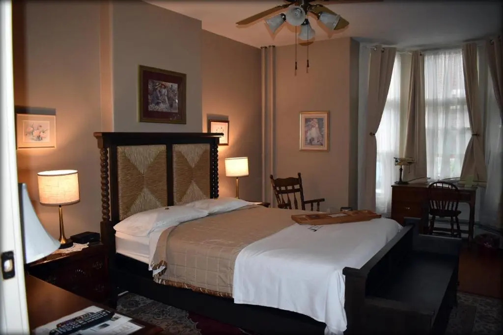 Inn at the Agora