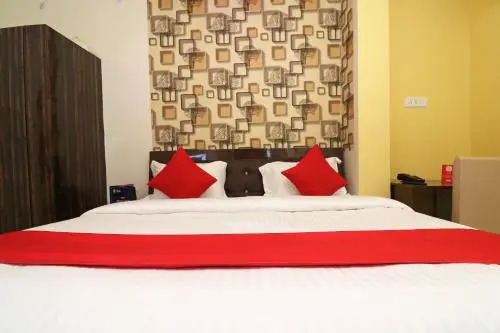 Collection O 24604 Hotel GMC Grand Luxury Stay
