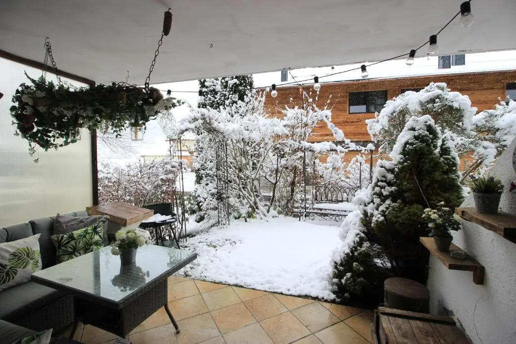 Maisalm, Apt 4