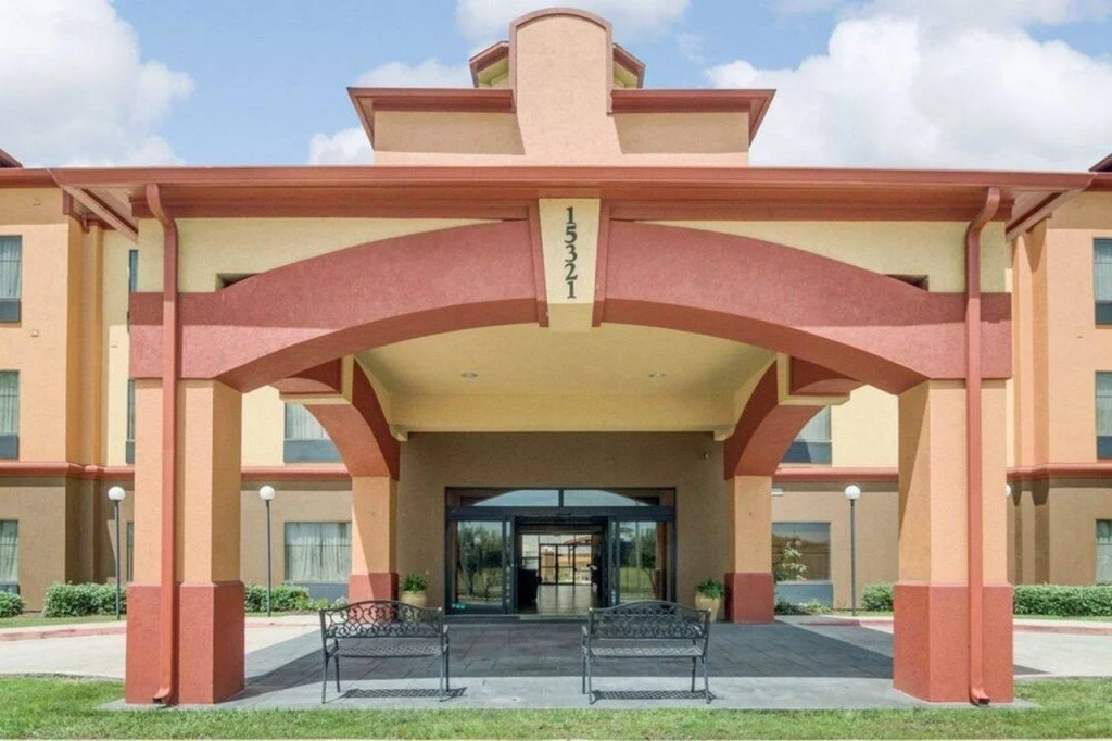 Quality Suites Houston IAH Airport - Beltway 8