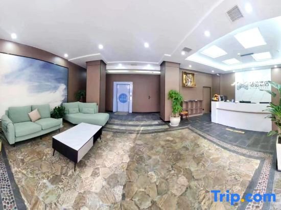 Qihar Hotel (Guangfeng)