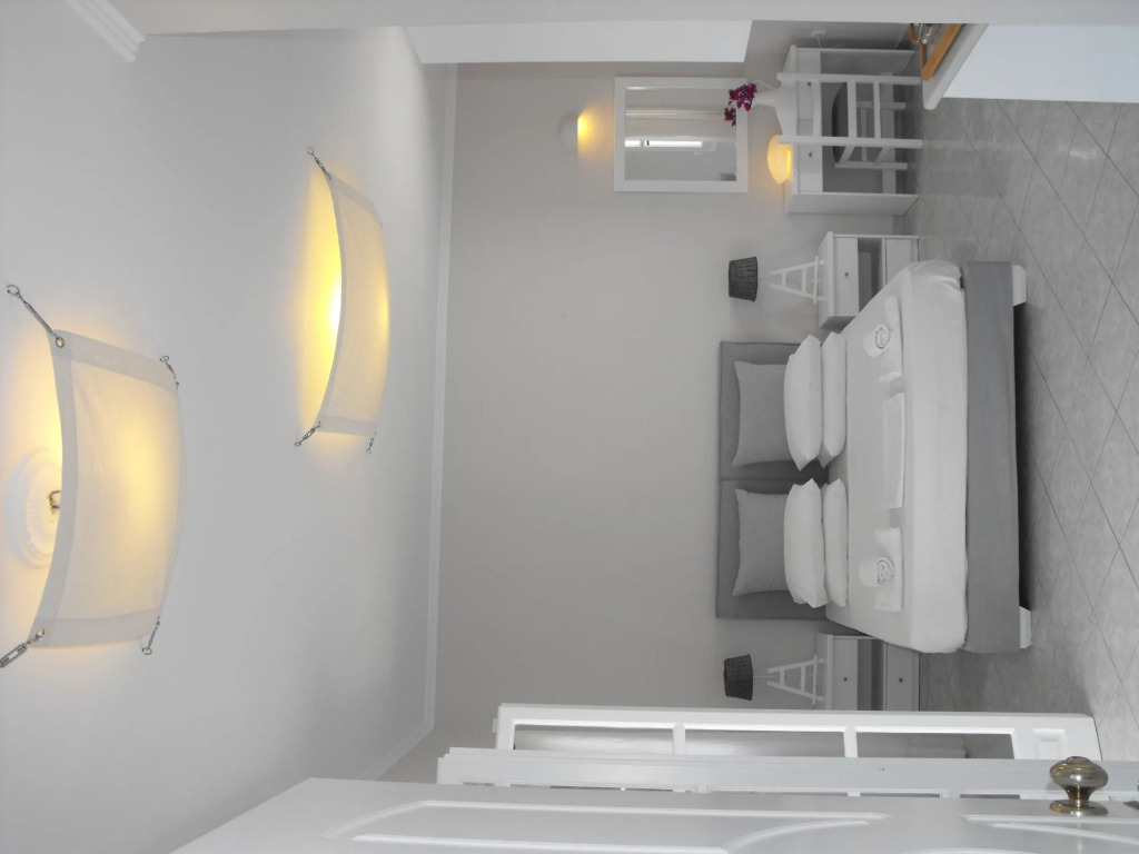 Milos Bay Suites