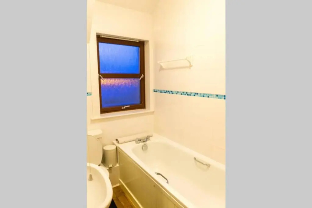 Modern Spacious Central Apartment
