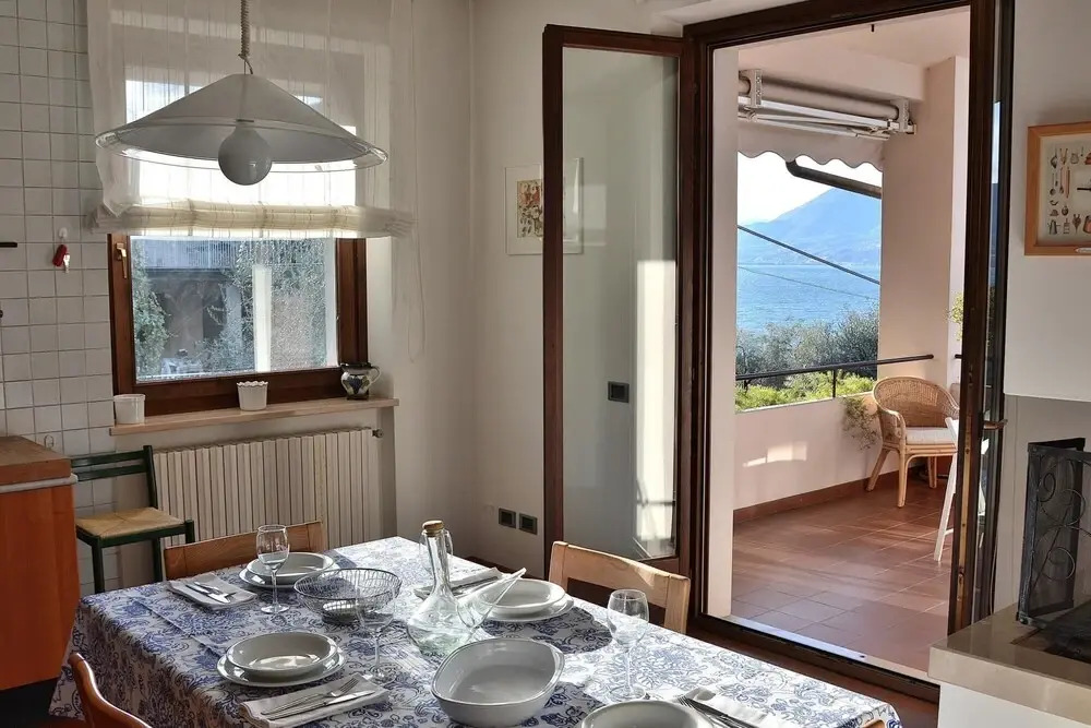 Casa Beatrice - 5 Sleeps Close to the Lake in Pai di Torri del Benaco