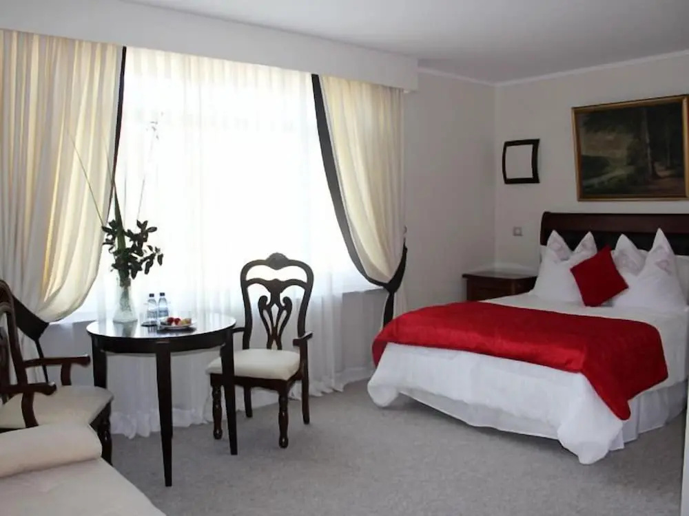 Villa Baviera, Hotel Baviera Chile