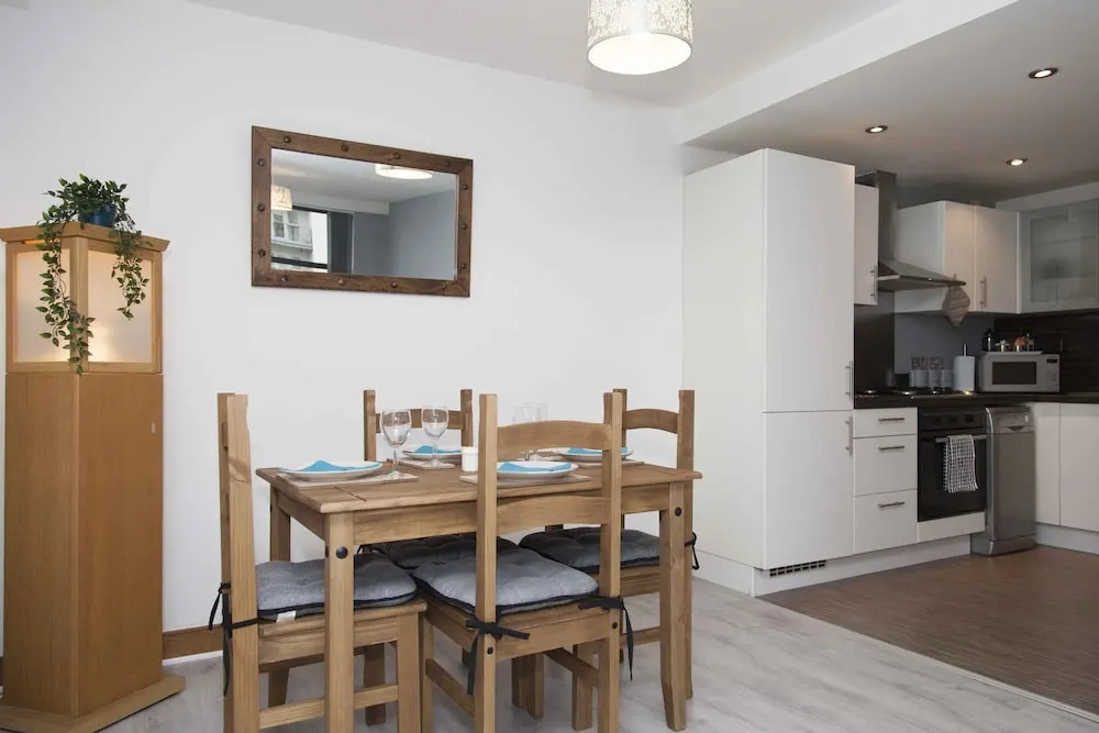 2 Bed 2 Bath City View Apartment