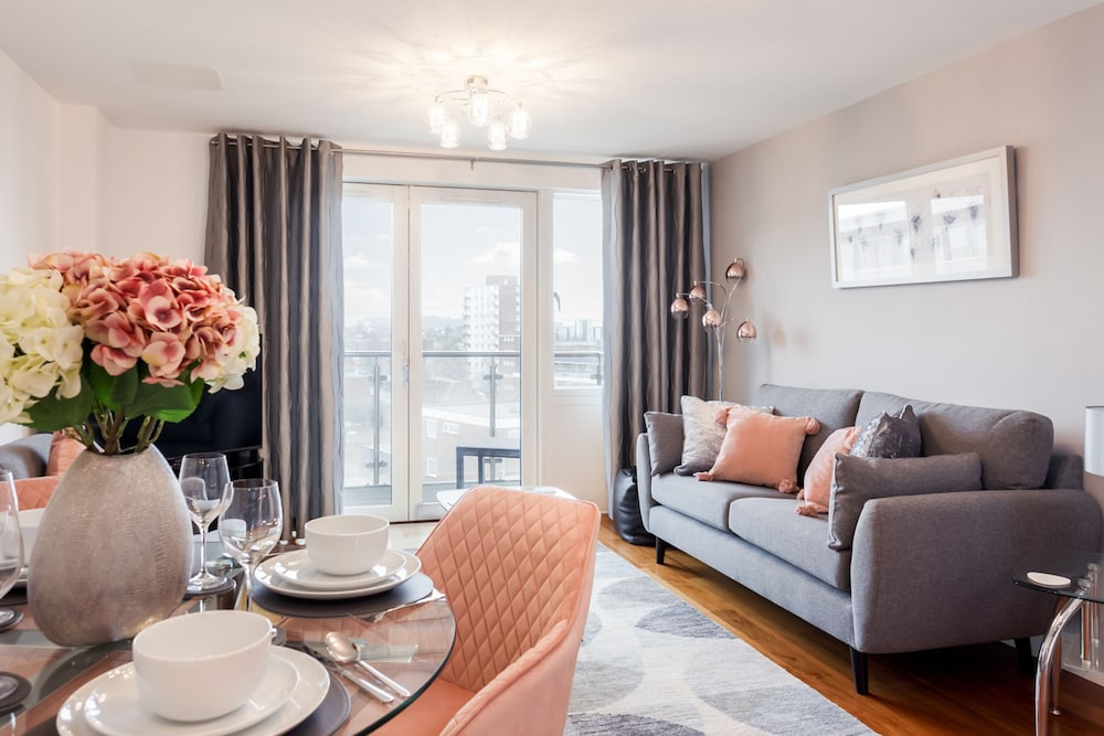 Mojo - Modern Apartment with Balcony