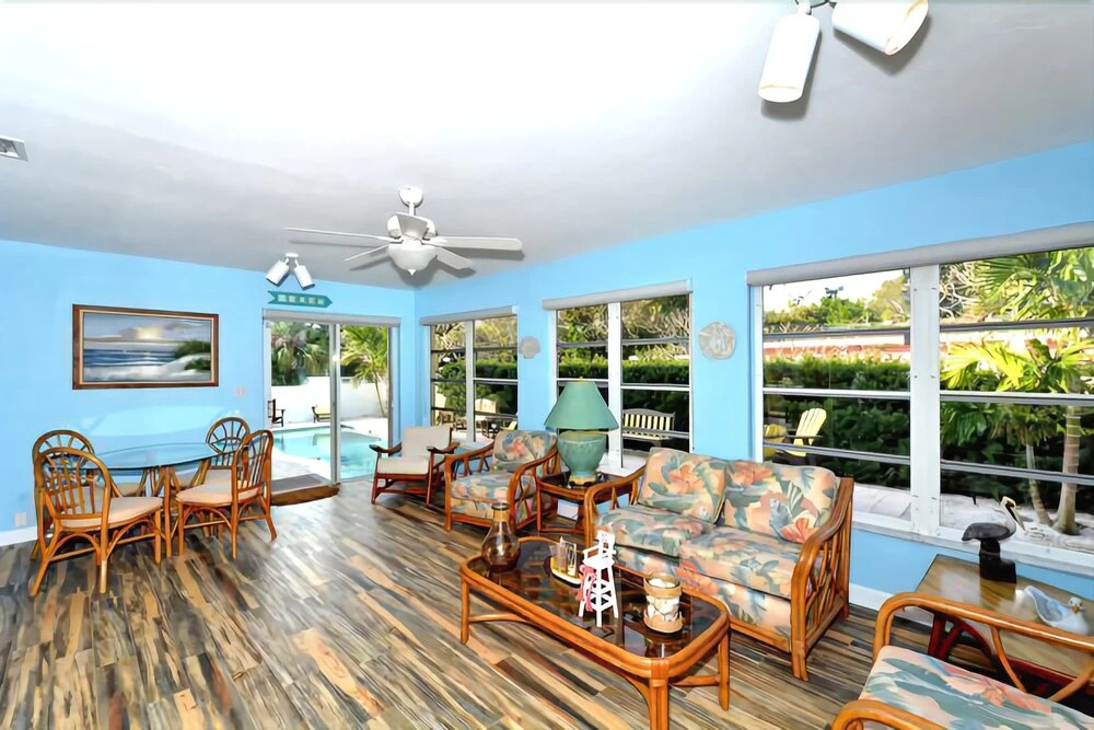 Surf Rider's Cottage 2 Bedrooms 1 Bathroom Condo