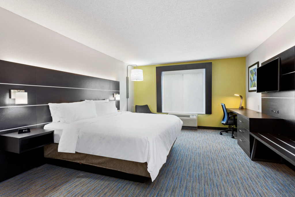 Holiday Inn Express & Suites Culpeper by IHG