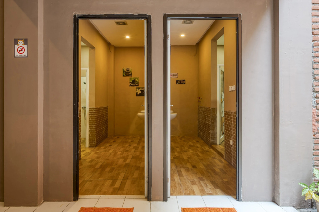 Reddoorz Hostel near Malang Train Station 3