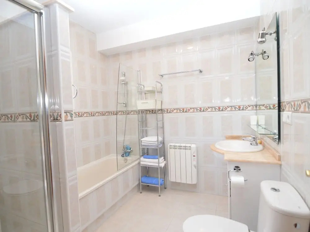 Large Villa With Private Pool and Five Bedrooms in Benijofar