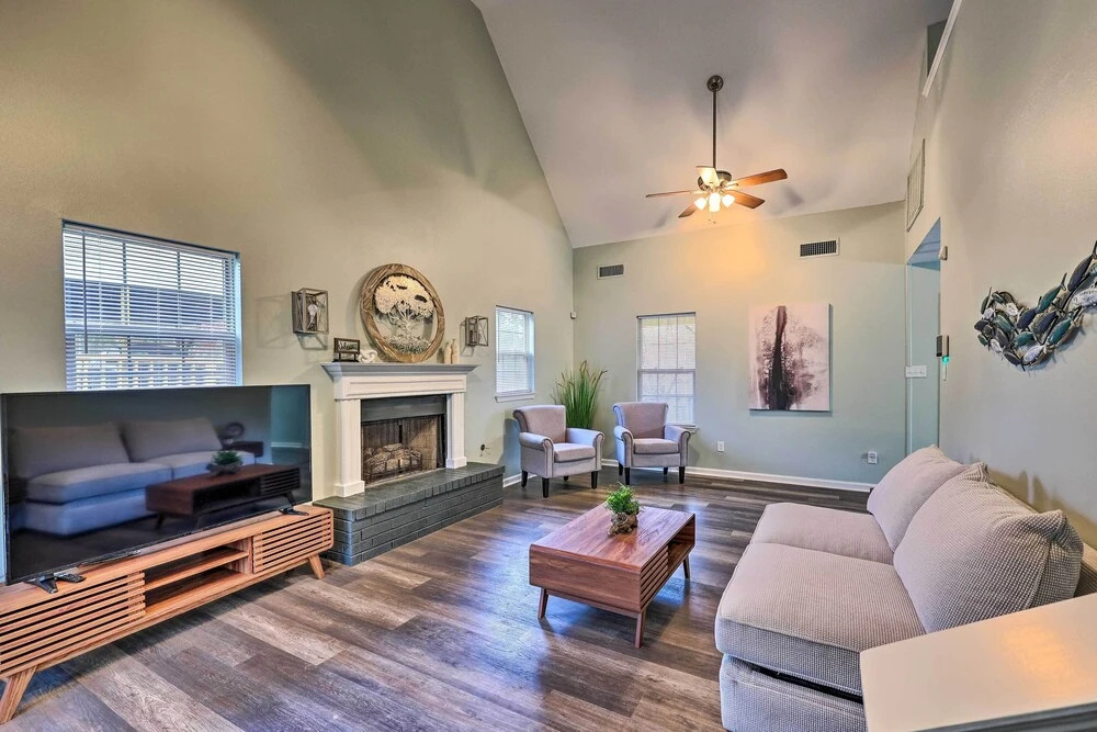 Tranquil Retreat w/ Dock on Lake Hamilton