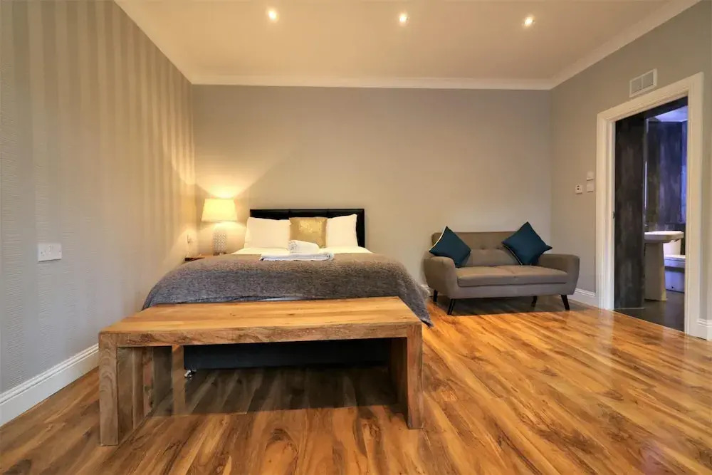 Linden Cottage Room 1 - Airdrie