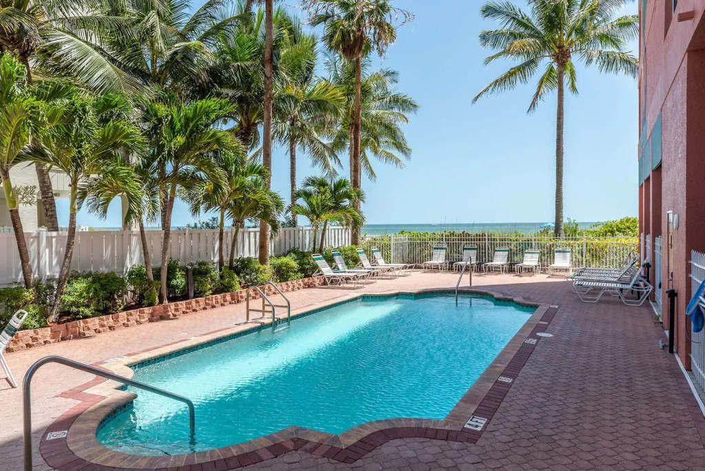 Casa Playa Resort