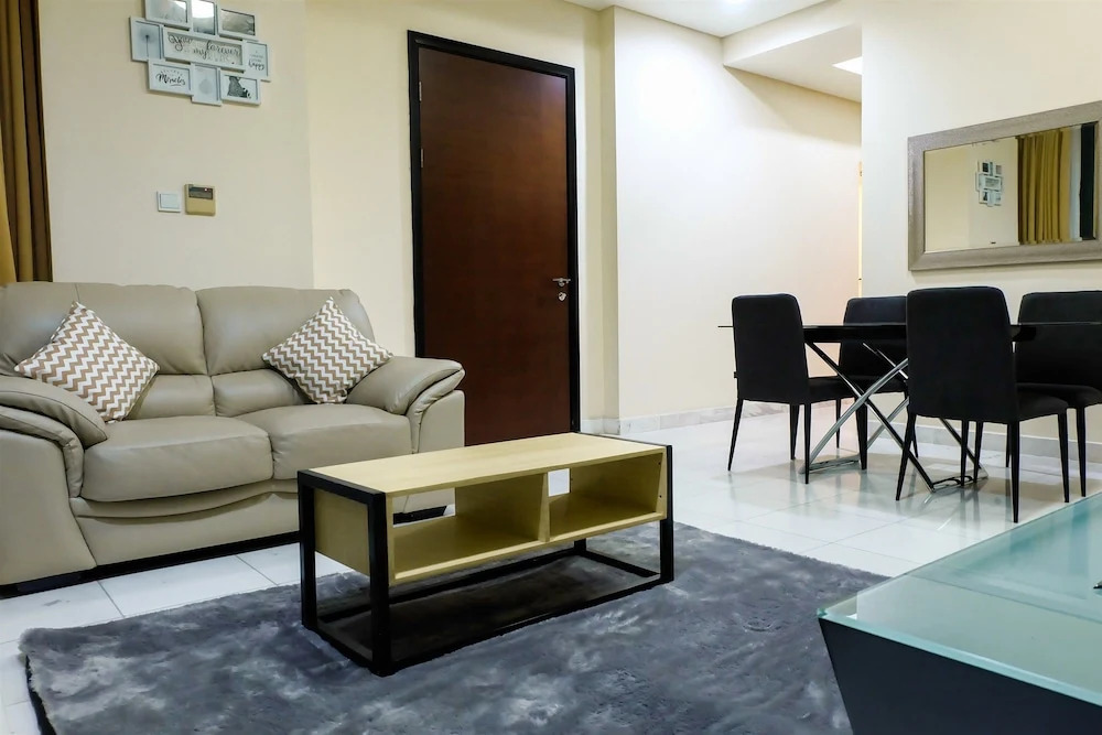 2 Bedroom Luxury The Peak Apartment By Travelio