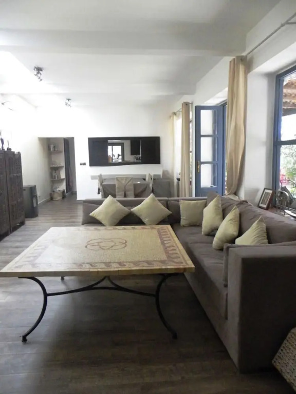 Double Bedroom and Spacious Garden With Swimming Pool