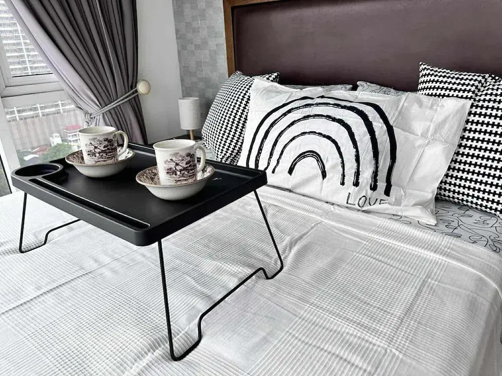 Breeze Residences Condos