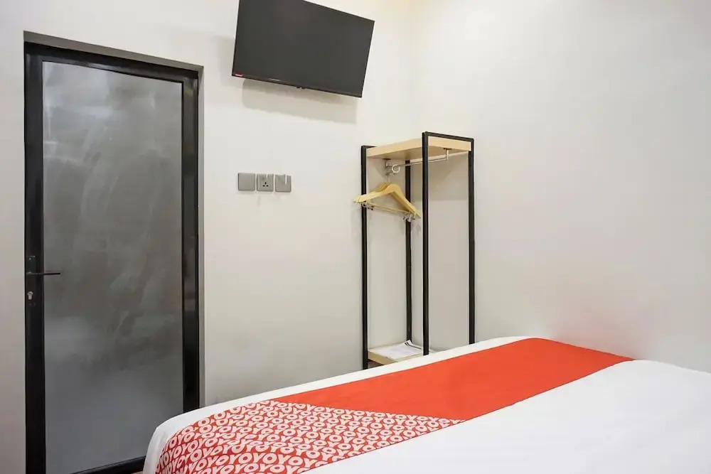 OYO 92956 Travelbiz Hotel