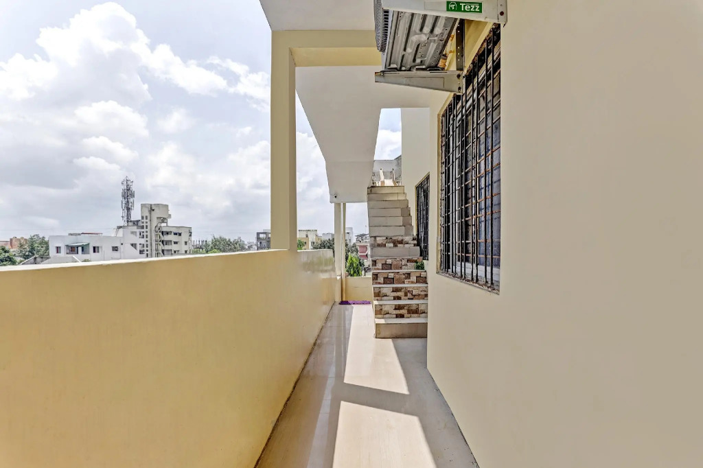 OYO 82075 Chintamani Inn Service Apartment
