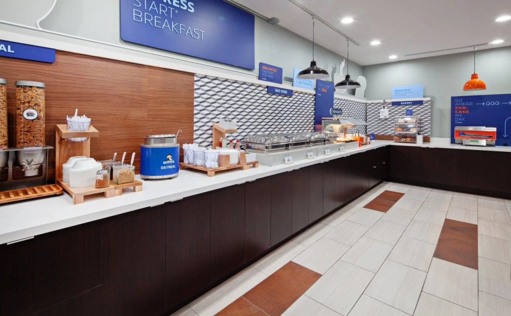 Holiday Inn Express & Suites - Tulare by IHG