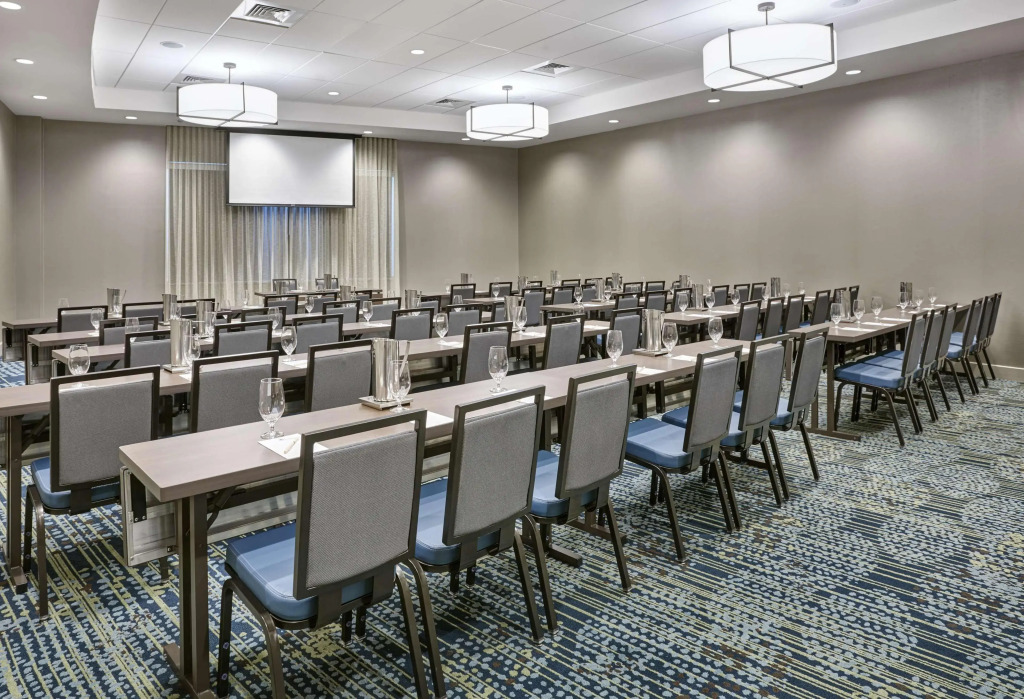DoubleTree by Hilton Charlotte Gateway Village