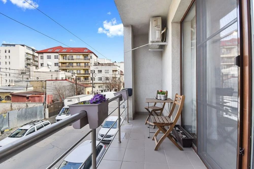 Bohemian Apartment with balconies