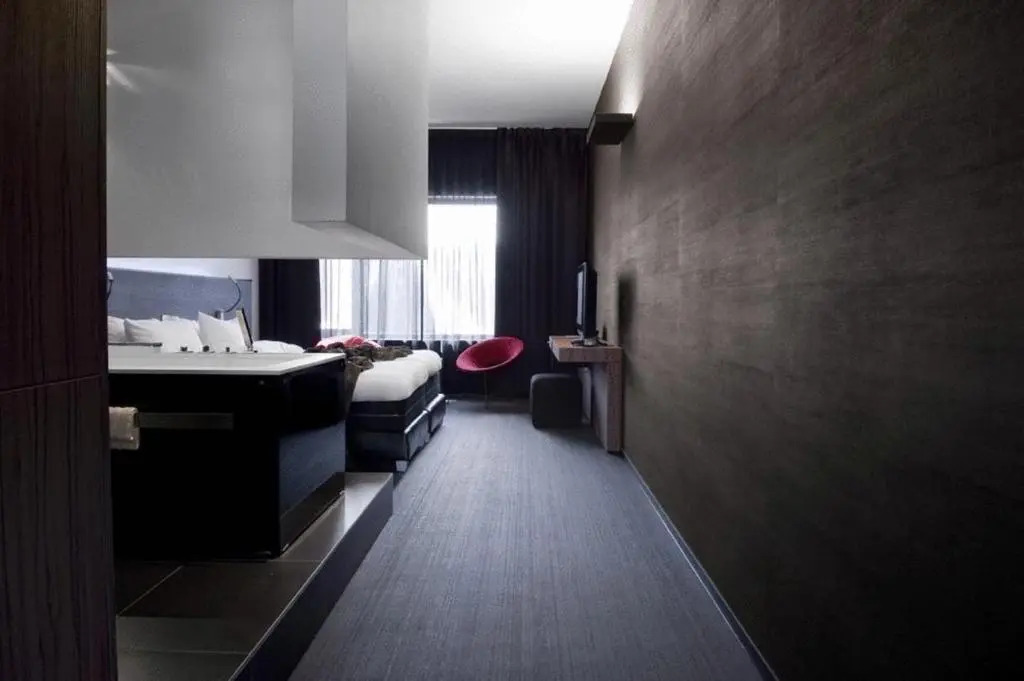 Carbon Hotel